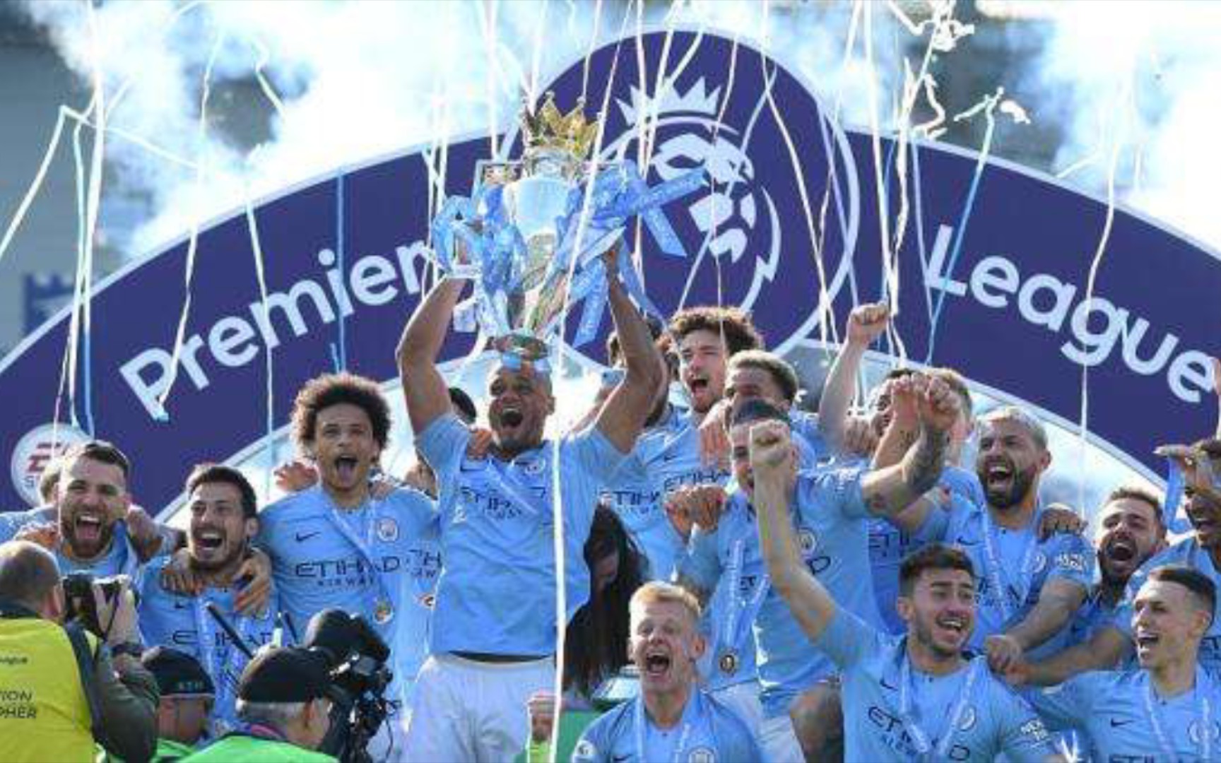 权威人物的 权威人物的